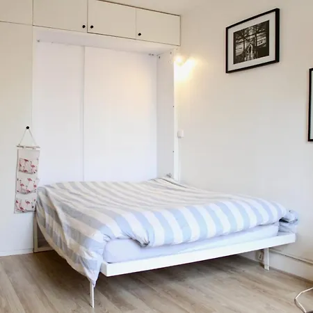 Charming Studio Near Republique Apartment